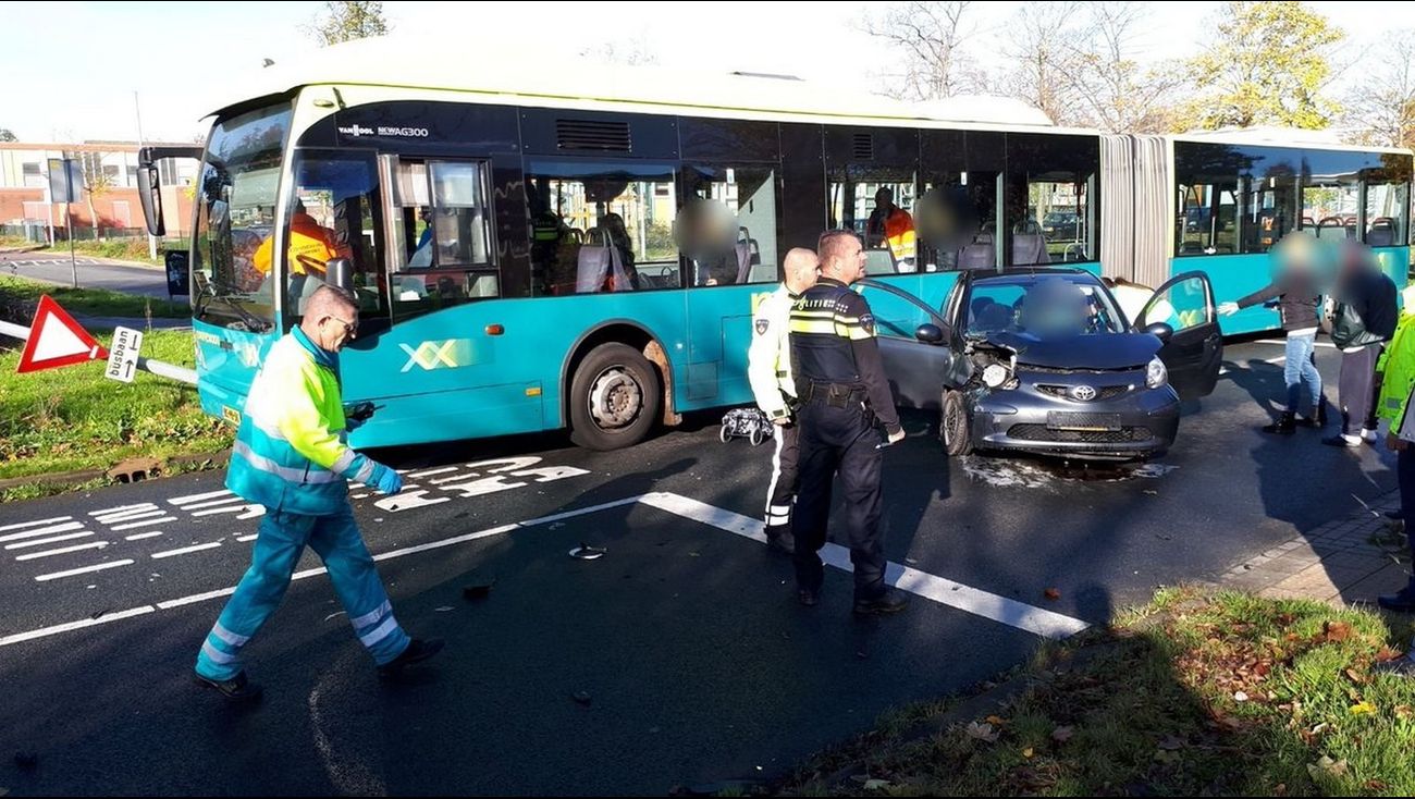 Omroep Flevoland - Nieuws - Weer Ongeluk Met Stadsbus, Nu In Stedenwijk