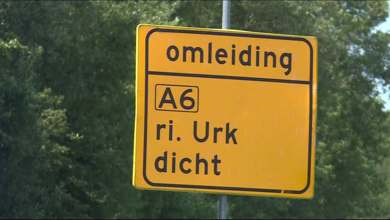 A6 Closed for Weekend Due to Asphalt Work on Ketelbrug, Traffic Controllers Deployed to Manage Diversions