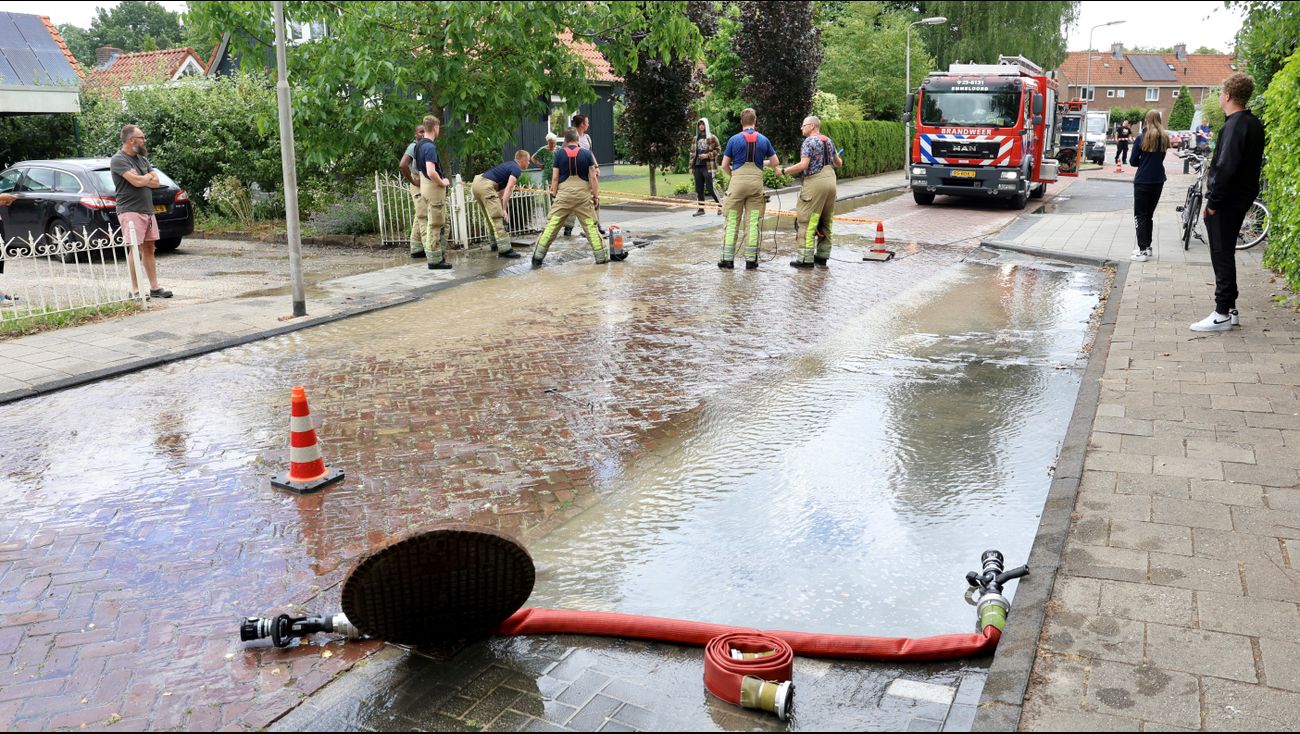 Omroep Flevoland - Nieuws - Straat In Emmeloord Ondergelopen Door ...