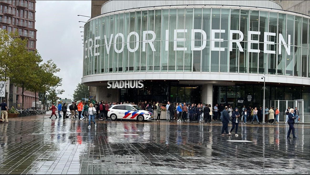 Town Hall in Almere Temporarily Evacuated due to Suspicious Package