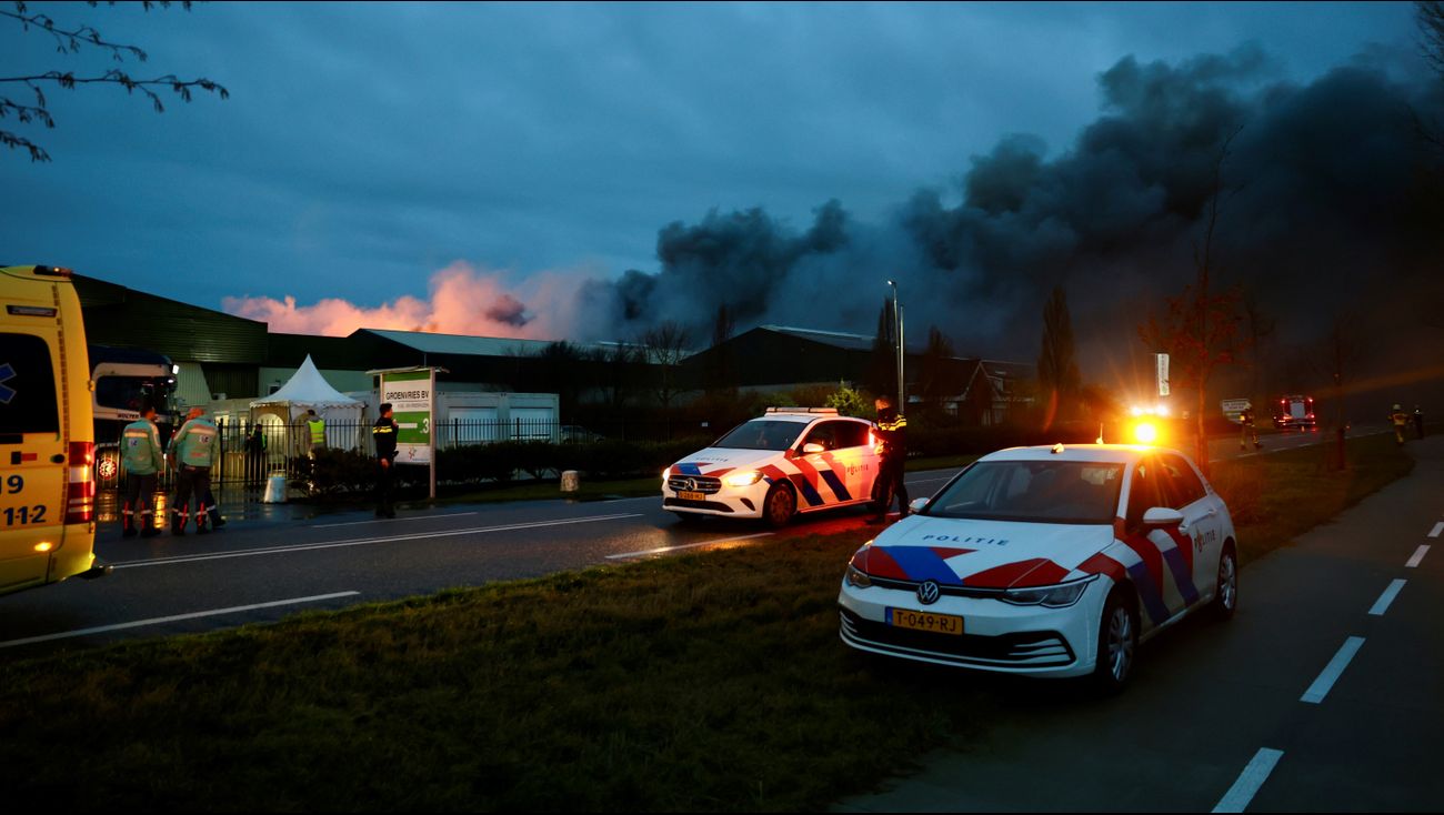 Large Fire in Agricultural Company Warehouse; Fire Brigade Unable to Enter – No Immediate Danger to Surrounding Area