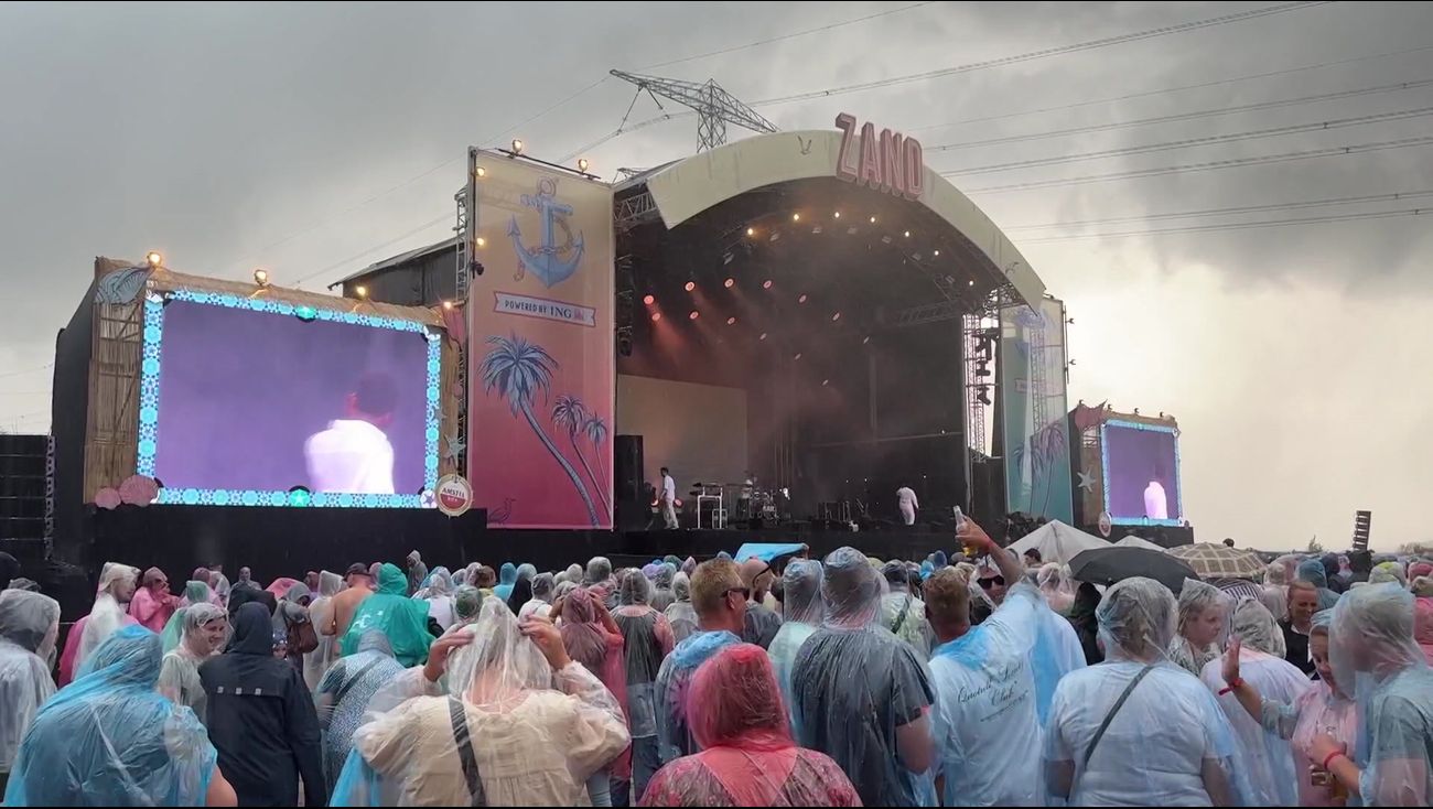 Omroep Flevoland – Notizie – Il festival viene sabbiato e gli alberi abbattuti, ma nessuno è rimasto ferito durante un temporale