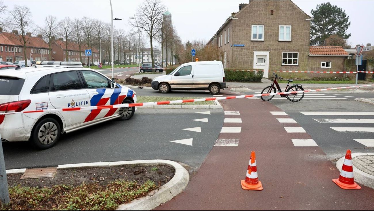 Omroep Flevoland - Nieuws - Fietser Naar Ziekenhuis Na Aanrijding Met ...